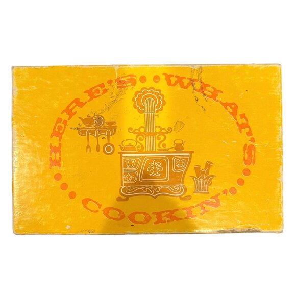 VTG New Here's What's Cooking W Chickens Mixed W Others Recipe Index Cards W Box - Picture 1 of 9